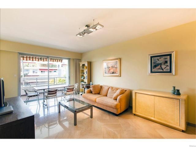 Clean and Modern apartment with a Pool..