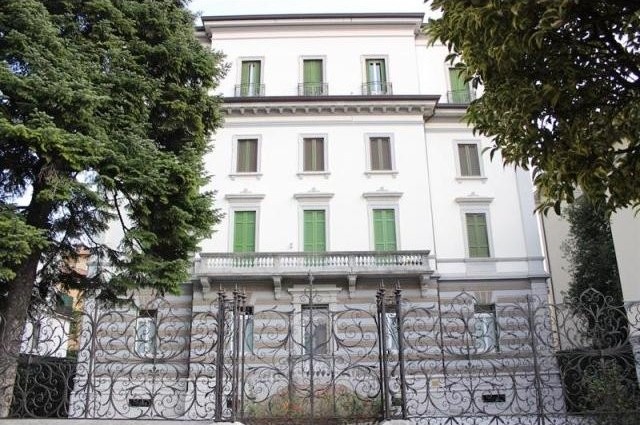 3 bedroom Apartment For Sale: Como, Via..