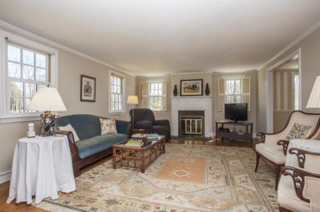3 bedroom Residence For Sale: Katonah.. - 2