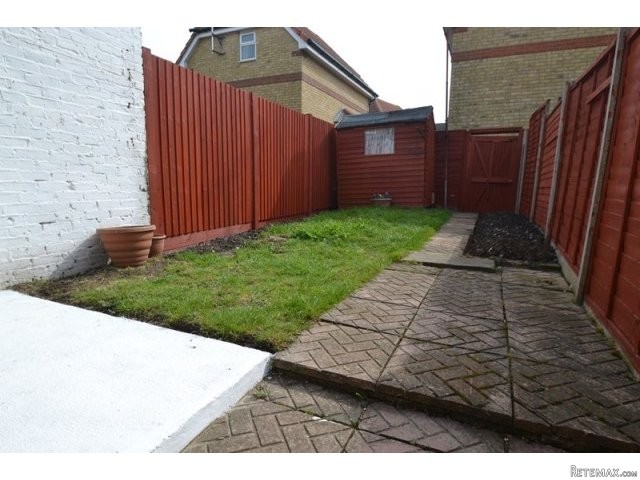 2 bedroom house in SHEERNESS - 2