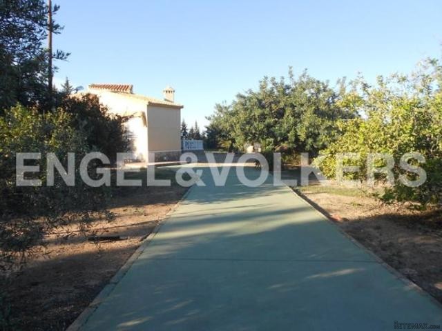 Beautiful villa in an exclusive area - 2