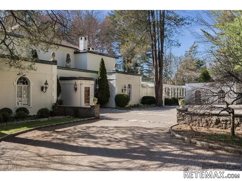 4 bedroom House For Sale: 300.. - 2