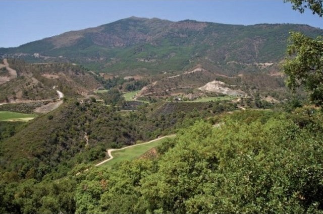 Stunning Golf Plot With Lake Views