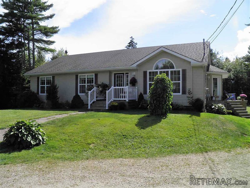3 bedroom House For Sale: 7841 Highway..