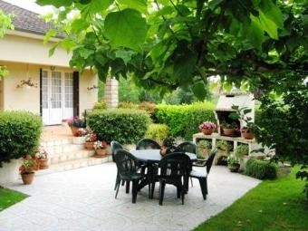 A Spacious Four Bedroom House, Close To.. - 2