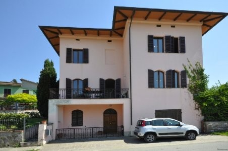 5 Bedroom House With Pool Near Lake..