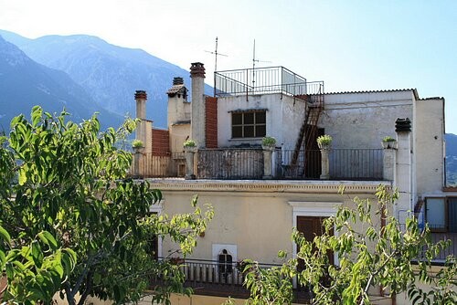 Fabulous large 2 storey apartment with.. - 2