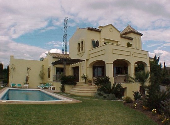 Villa for sale in El Paraiso Alto..