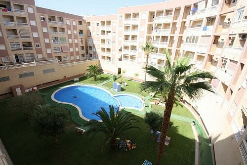 2 Bed Apartment with Communal Pool