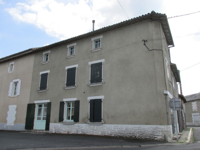 Large 4 Bedroom Stone House To Renovate