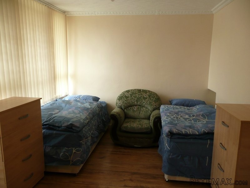 Room share for men, Zone 2, Poplar