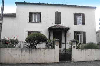 Large Town House Comprising 3/4..