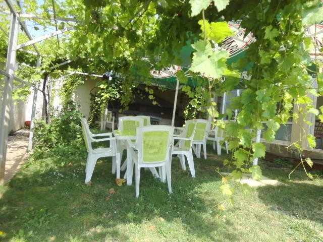 Family hotel for sale between Albena.. - 2