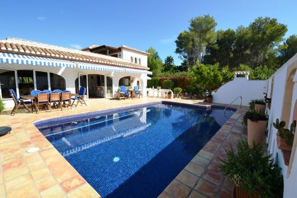 Immaculate 4 Bedroom Villa Loads..