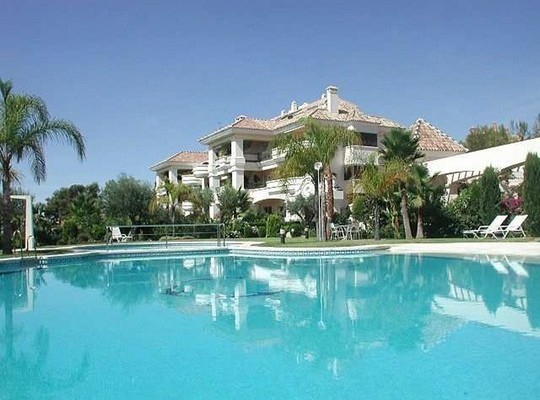 This tasteful apartment has beautiful..