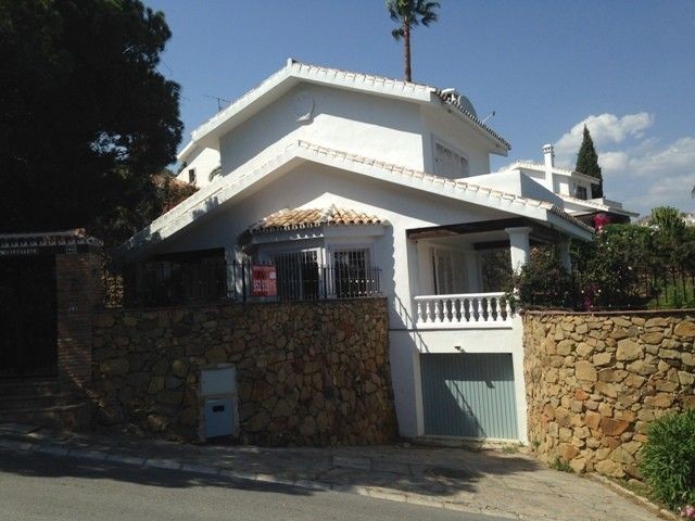Villa - An established Villa with 3.. - 2