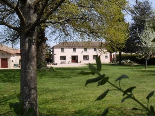 Lovely House - Easily Maintained Garden..