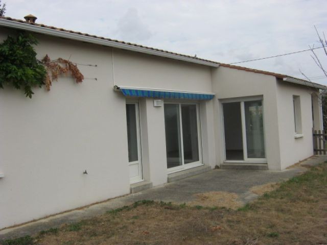 3 bedroom single storey house between.. - 2