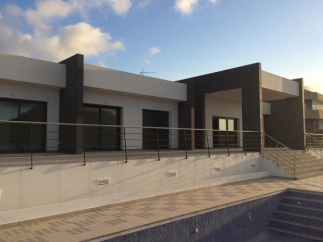 4 Bedrooms - Villa - Alicante - For Sale