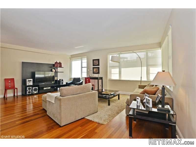 1 bedroom Flat For Sale: 5255 Collins.. - 2