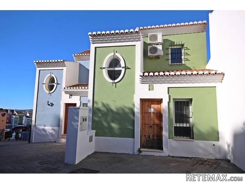 3 bedroom town house for sale - 2