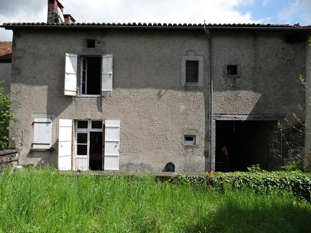 House For Sale In A Village With Bar..