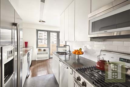 2 bedroom Apartment For Sale: 100 WEST.. - 2