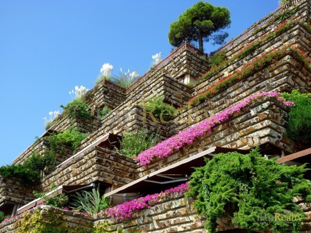 Stunning duplex in the unbeatable.. - 2