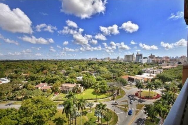 3 bedroom Flat For Sale: 626 CORAL WY #..