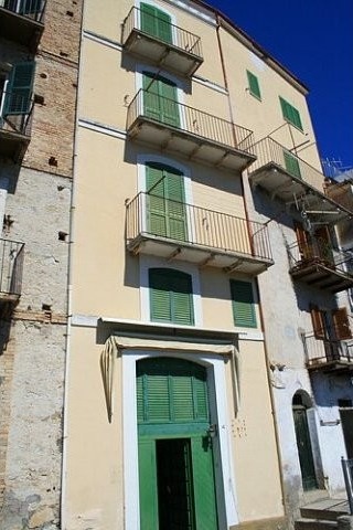 Stunning town house in a beautiful town. - 2