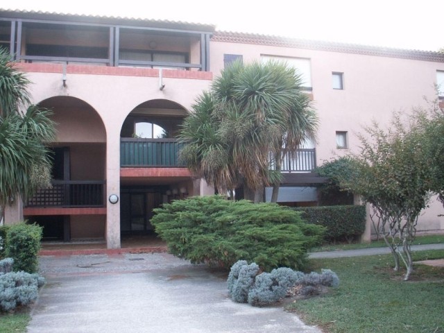 Coastal 1 Bed Apartment With A Pool, St..