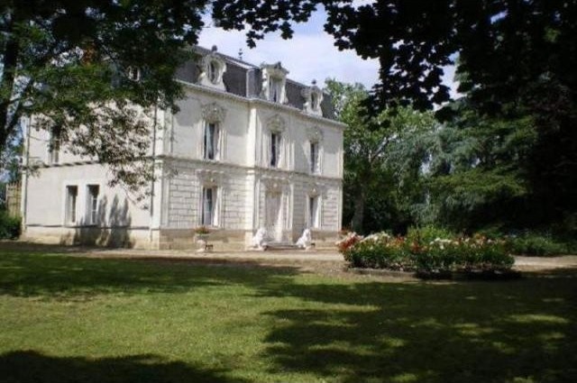 7 bedroom Manor House For Sale: 86100..