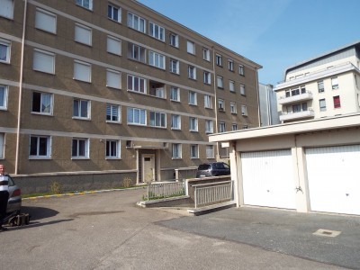 Three bedroom apartment in excellent..