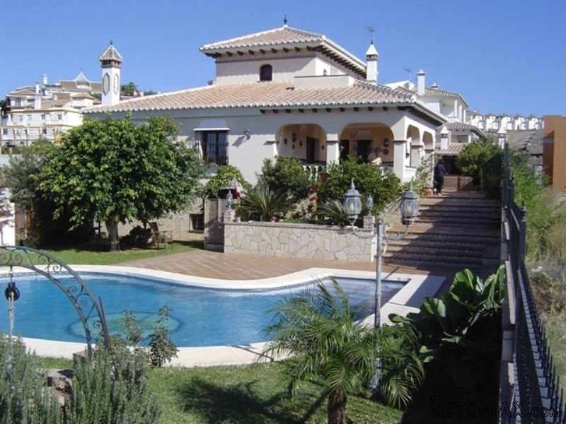 4 bedroom, 4 bathroom Villa, (build 270..
