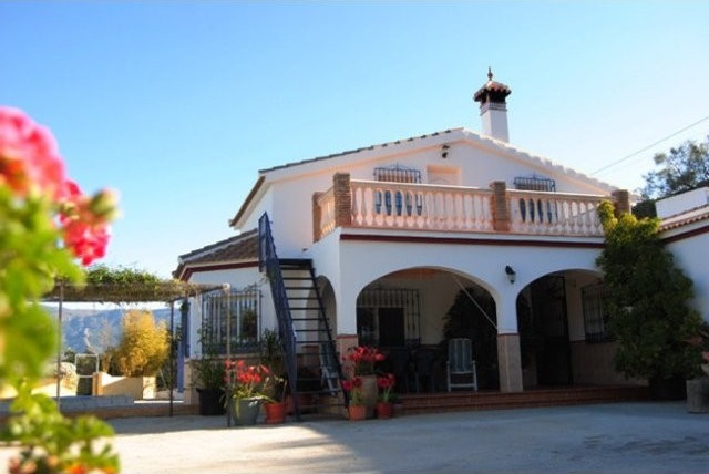 Villa for Sale in Sayalonga 312.000..