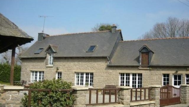 Nice Hamlet Setting, Neat House