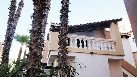 * LOVELY 2 BEDROOMED APARTMENT