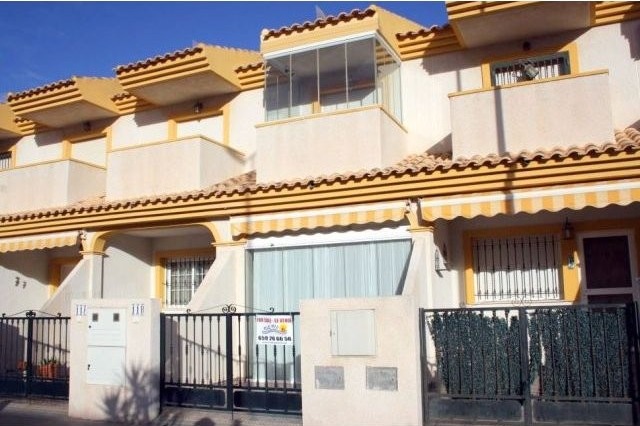 An immaculate 2 bedroom duplex in Playa.. - 2