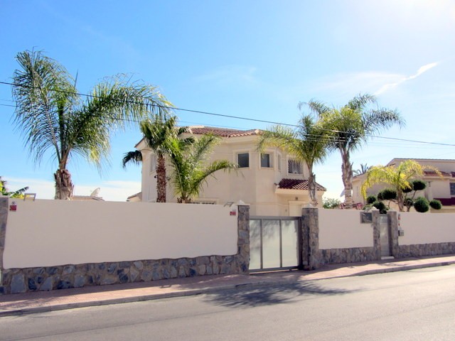 Luxury Detached Villa - 2