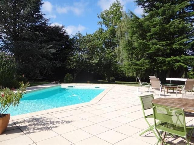 6 bedroom House For Sale: 69380 LIMONEST - 2