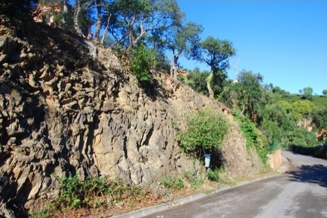Building plot for sale with sea views.. - 2