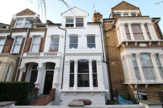 2 bed flat for sale