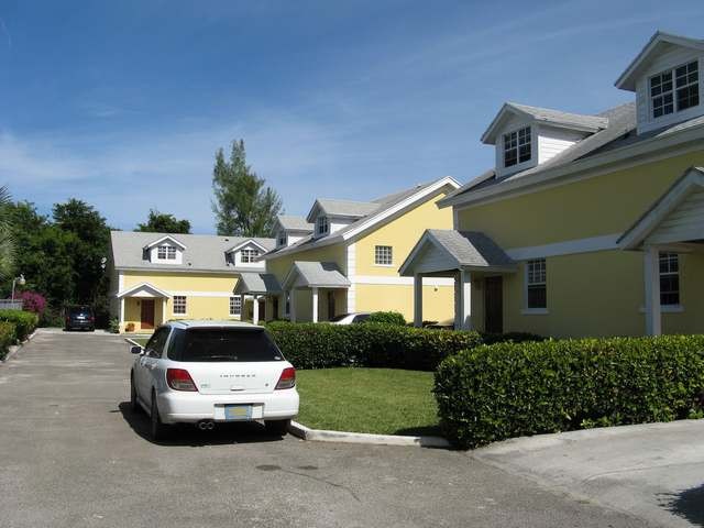 Apartment/townhouse - Gated fully..