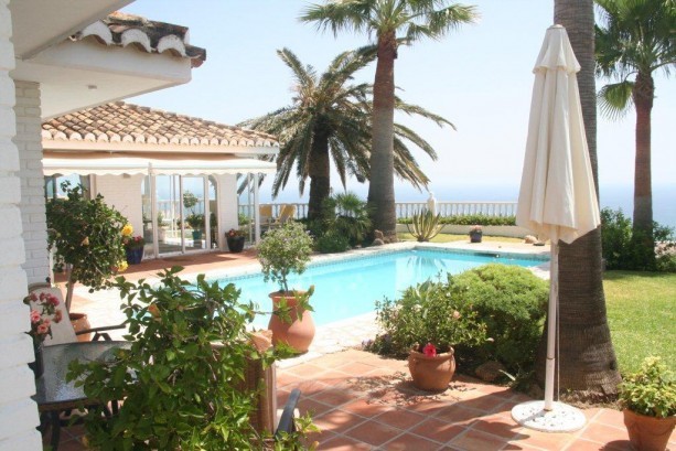 VILLA FOR SALE IN BENALMADENA