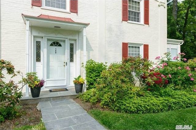 140 Remington Rd Manhasset, NY 11030 - 2