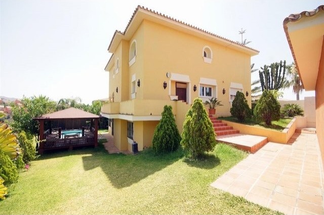 5 Bedrooms - Villa - Malaga - For Sale