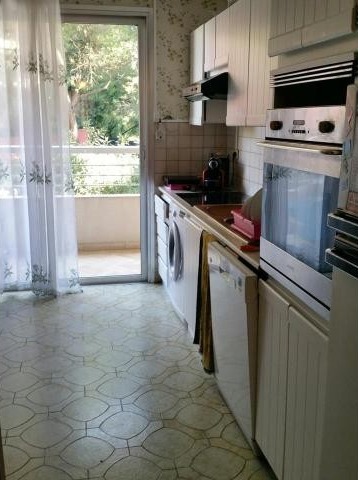 Classic, calm three bed with pool - 2