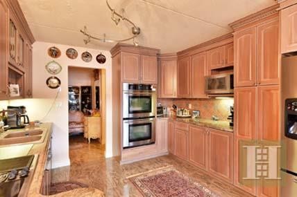 3 bedroom Apartment For Sale: 250 GORGE.. - 2