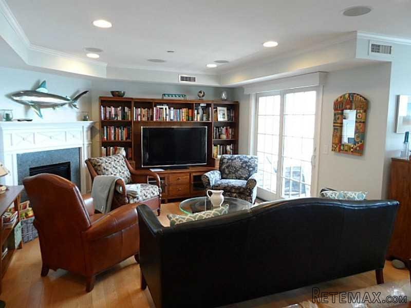 3 bedroom Flat For Sale: Rhode Island.. - 2
