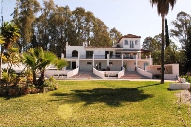 4 Bedrooms - Villa - Malaga - For Sale
